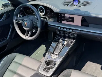 PORSCHE 992 Carrera 4 Cabriolet CHRONO APPROVED