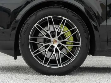 PORSCHE CAYENNE 21' Alu Head Up Pano BOSE InnoD…