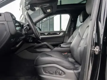 PORSCHE CAYENNE 21' Alu Head Up Pano BOSE InnoD…