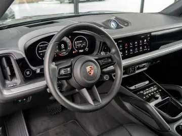 PORSCHE CAYENNE 21' Alu Head Up Pano BOSE InnoD…