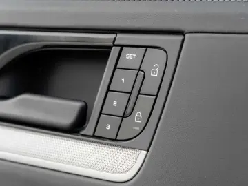 PORSCHE CAYENNE 21' Alu Head Up Pano BOSE InnoD…