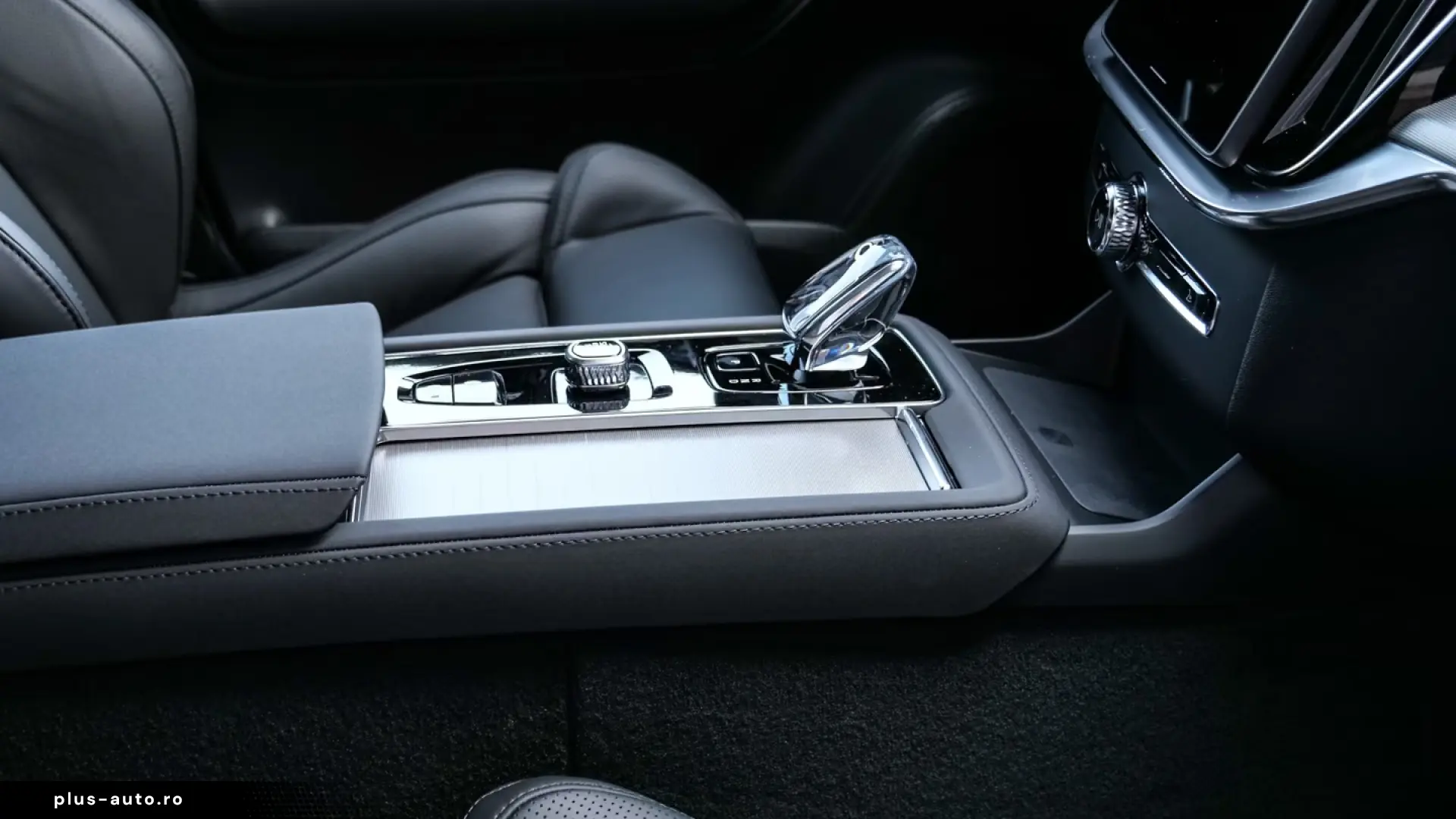 Volvo XC90 T8 AWD Plug-In Hybrid Black Edition