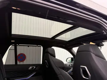 BMW X5 M Competition. Soft-Close. Massage.