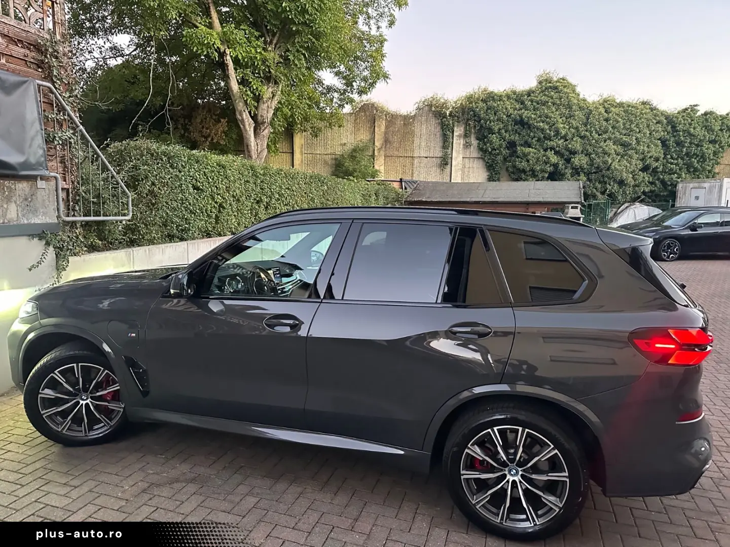 BMW X5 xDr50e M Sport Pro AHK H&K Iconic Shadow 360
