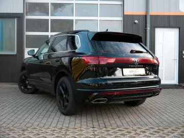 VW Touareg 3.0 TDI Mietwagen-BOKraft 4Motion R-Line