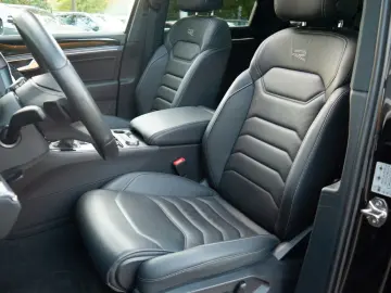 VW Touareg 3.0 TDI Mietwagen-BOKraft 4Motion R-Line
