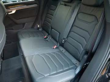 VW Touareg 3.0 TDI Mietwagen-BOKraft 4Motion R-Line