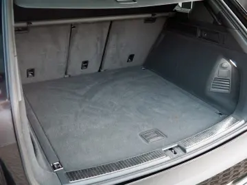 VW Touareg 3.0 TDI Mietwagen-BOKraft 4Motion R-Line