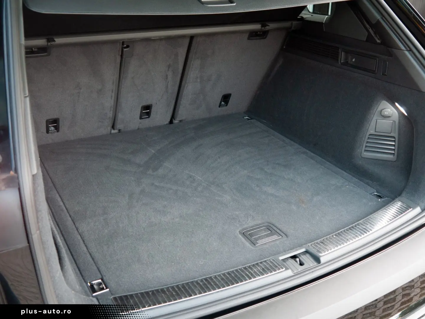 VW Touareg în leasing operațional MOOV