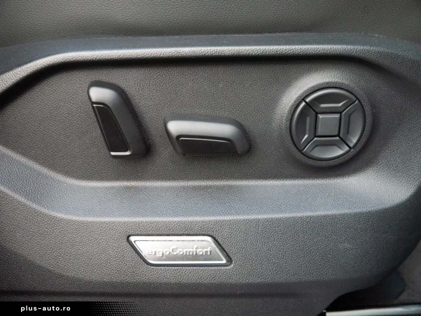 VW Touareg în leasing operațional MOOV