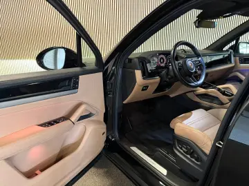 PORSCHE Cayenne 3.0E-Hybrid SPORT DESIGN-PANO-VOLL