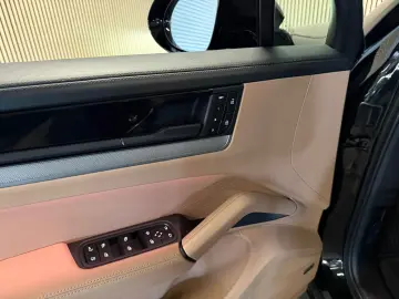 PORSCHE Cayenne 3.0E-Hybrid SPORT DESIGN-PANO-VOLL