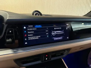 PORSCHE Cayenne 3.0E-Hybrid SPORT DESIGN-PANO-VOLL