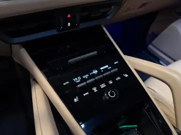 PORSCHE Cayenne 3.0E-Hybrid SPORT DESIGN-PANO-VOLL