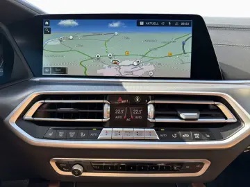 BMW X6 xDrive30d parking heater  laser headlights  ACC  HUD