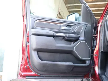 DODGE RAM 5.7 Laramie PANO HK APPLE NAVI KAMERA R20