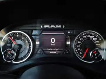 DODGE RAM 5.7 Laramie PANO HK APPLE NAVI KAMERA R20