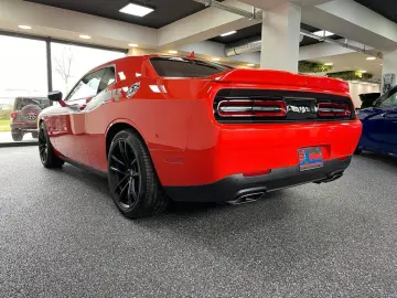 DODGE CHALLENGER  R T-5.7L-V8 HEMi AUS 1. HAND