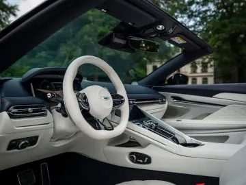 ASTON MARTIN DB12 Volante 4.0 V8   Bowers & Wilkins