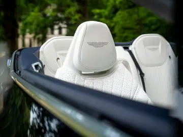ASTON MARTIN DB12 Volante 4.0 V8   Bowers & Wilkins