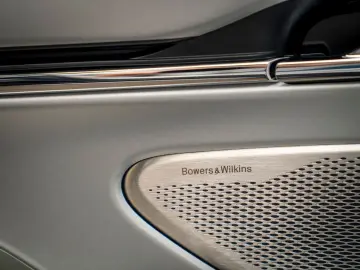 ASTON MARTIN DB12 Volante 4.0 V8   Bowers & Wilkins