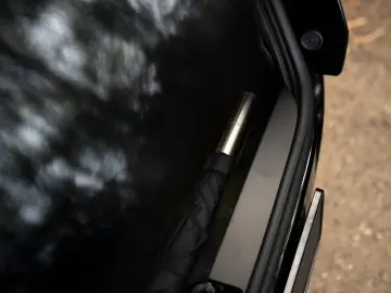 ASTON MARTIN DB12 Volante 4.0 V8   Bowers & Wilkins
