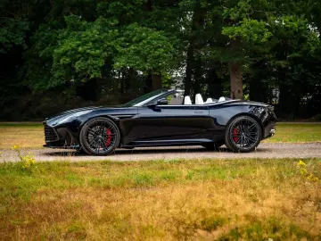 ASTON MARTIN DB12 Volante 4.0 V8   Bowers & Wilkins