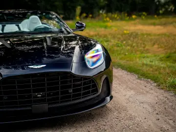ASTON MARTIN DB12 Volante 4.0 V8   Bowers & Wilkins