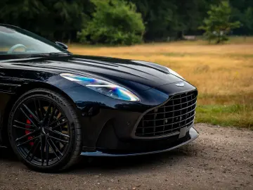 ASTON MARTIN DB12 Volante 4.0 V8   Bowers & Wilkins