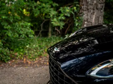 ASTON MARTIN DB12 Volante 4.0 V8   Bowers & Wilkins