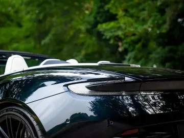 ASTON MARTIN DB12 Volante 4.0 V8   Bowers & Wilkins
