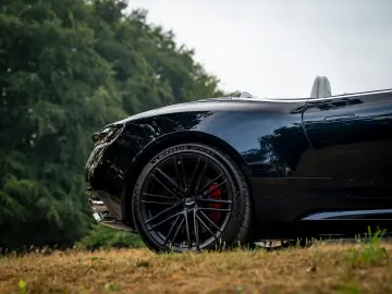 ASTON MARTIN DB12 Volante 4.0 V8   Bowers & Wilkins