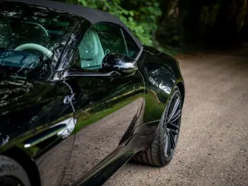 ASTON MARTIN DB12 Volante 4.0 V8   Bowers & Wilkins