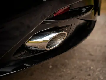 ASTON MARTIN DB12 Volante 4.0 V8   Bowers & Wilkins