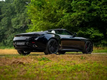 ASTON MARTIN DB12 Volante 4.0 V8   Bowers & Wilkins