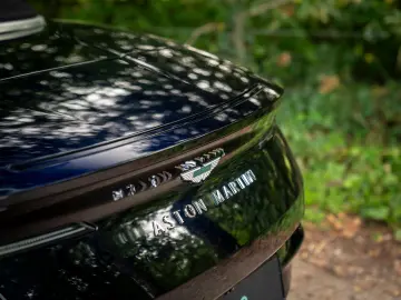 ASTON MARTIN DB12 Volante 4.0 V8   Bowers & Wilkins