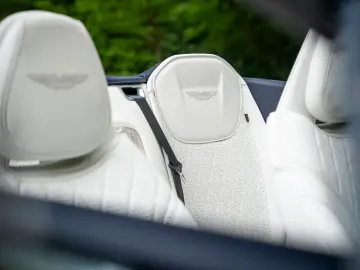 ASTON MARTIN DB12 Volante 4.0 V8   Bowers & Wilkins