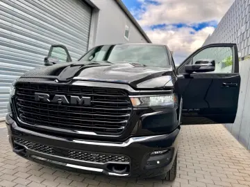 DODGE RAM 1500 Laramie Night Edition   426 CP PANO