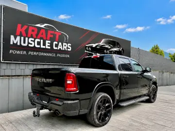 DODGE RAM 1500 Laramie Night Edition   426 CP PANO