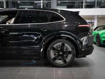 Porsche Cayenne Turbo Electric