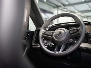 Porsche Cayenne Turbo Electric