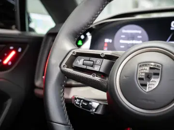 Porsche Cayenne Turbo Electric