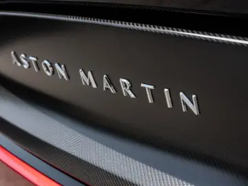 Aston Martin Vanquish PRESENTATION SPEC Q CARBON