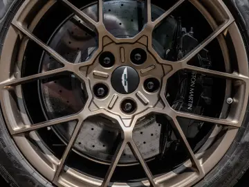 Aston Martin Vanquish PRESENTATION SPEC Q CARBON