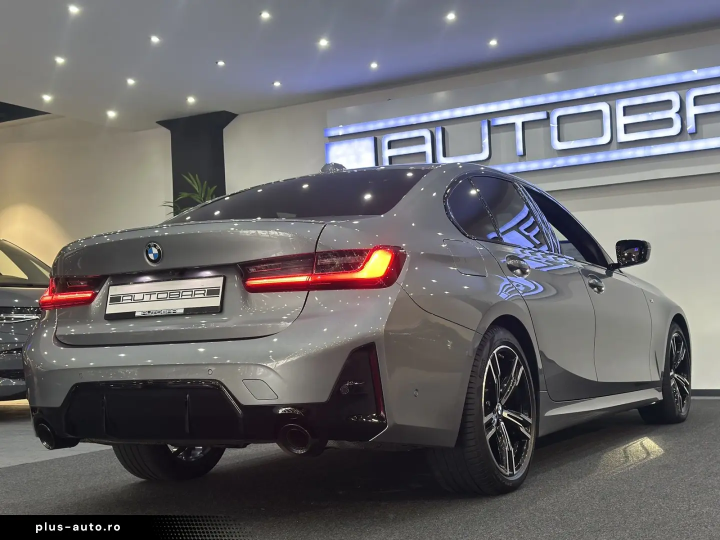 BMW 320 d xDrive M SPORT STANDHZ HEAD_UP ACC HiFi