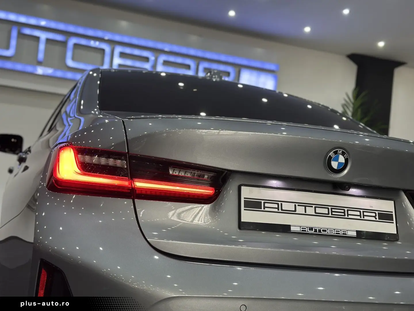 BMW 320 d xDrive M SPORT STANDHZ HEAD_UP ACC HiFi