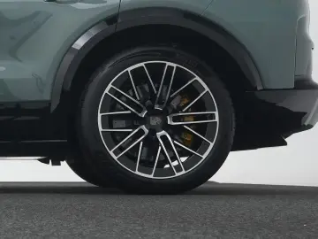 Porsche Cayenne Turbo Electric