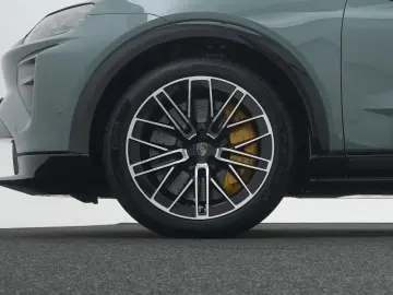 Porsche Cayenne Turbo Electric