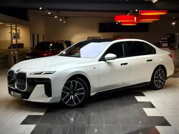 BMW 740 d xD M Sport Pano-Sky Experience-TV StHzg