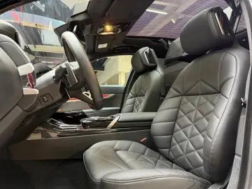 BMW 740 d xD M Sport Pano-Sky Experience-TV StHzg